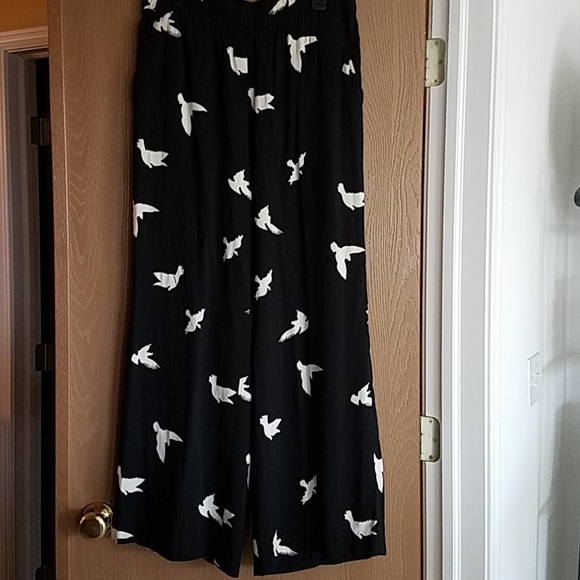 Chelsea & Theodore Pants - Wide leg pants w/bird pattern